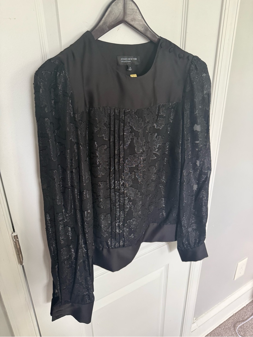 Jones New York Black Floral Jacquard Pintuck Long-Sleeve Blouse